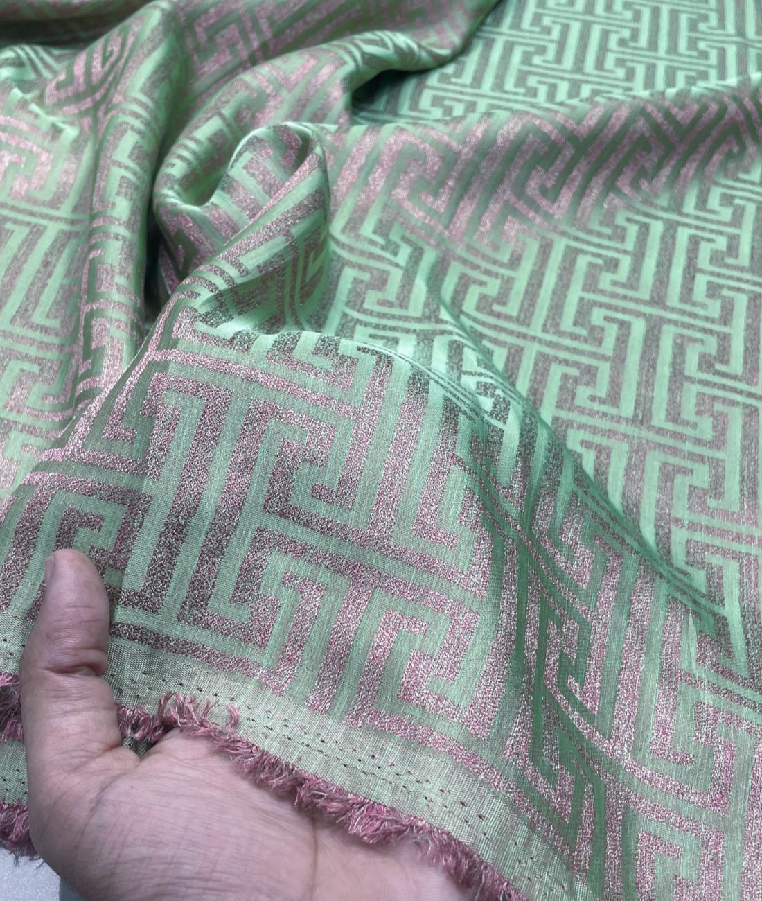 Anti Wrinkle Dual Shade Fabric