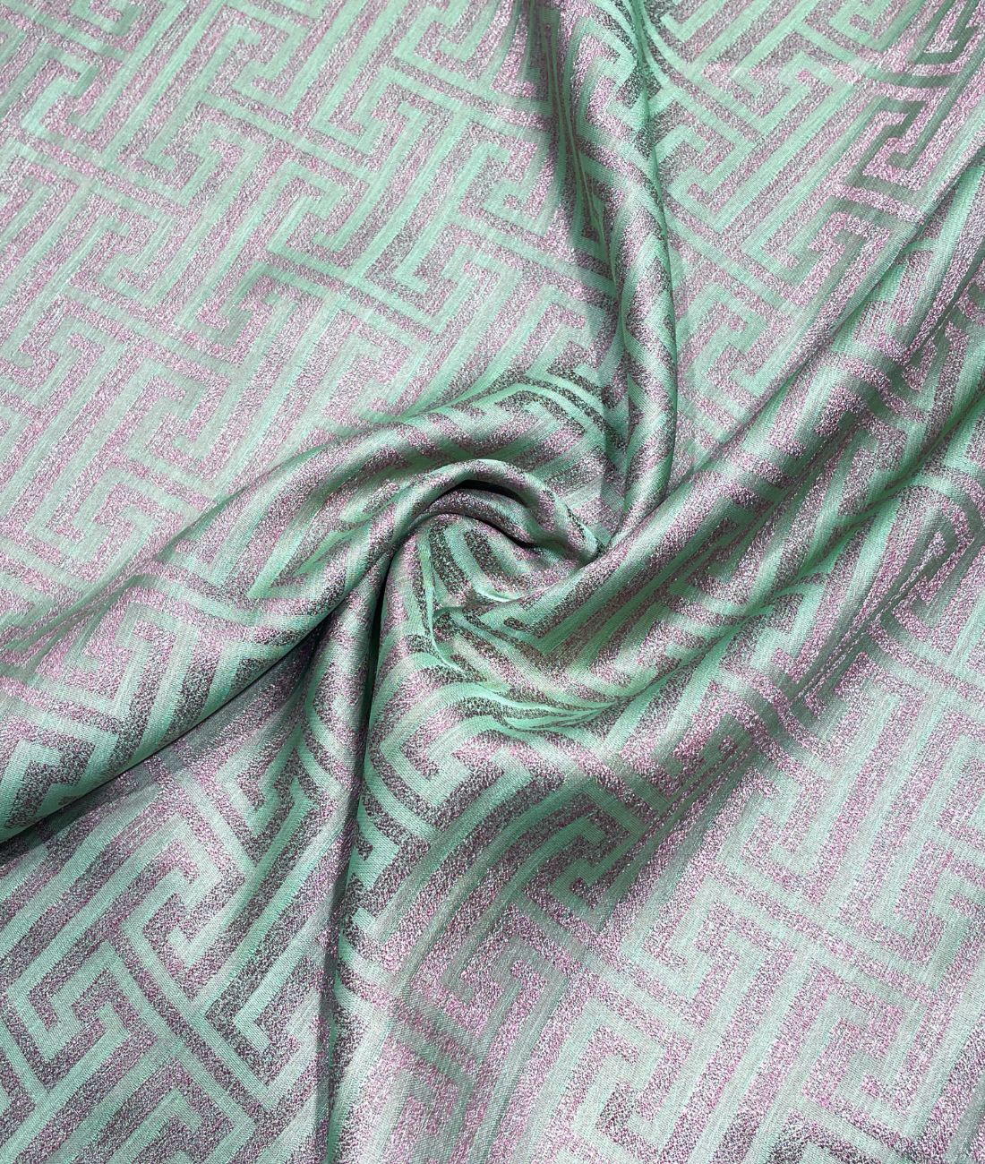 Anti Wrinkle Dual Shade Fabric