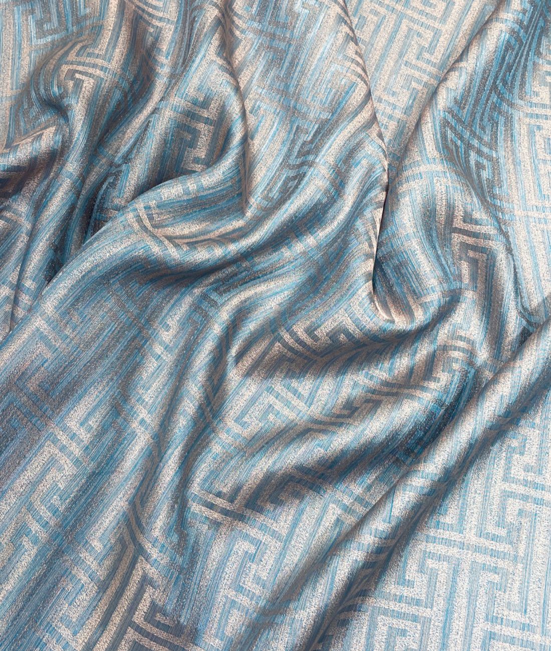 Anti Wrinkle Dual Shade Fabric