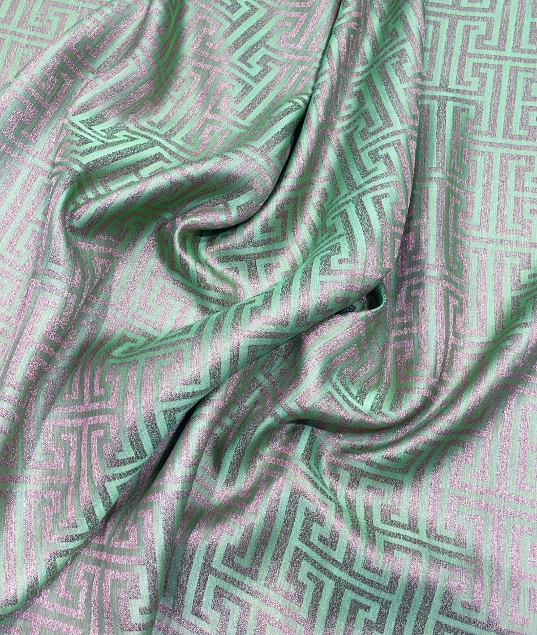 Anti Wrinkle Dual Shade Fabric