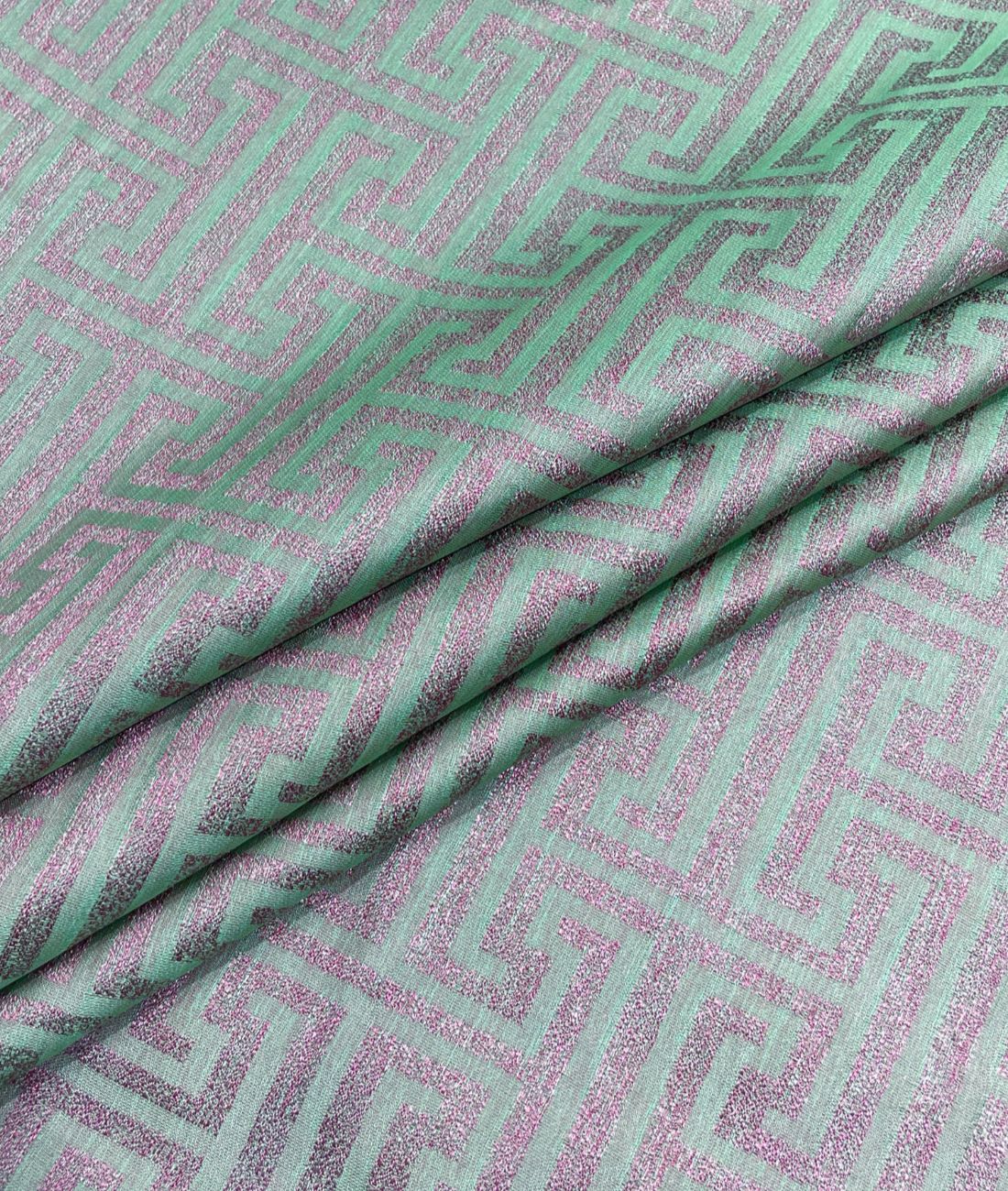 Anti Wrinkle Dual Shade Fabric