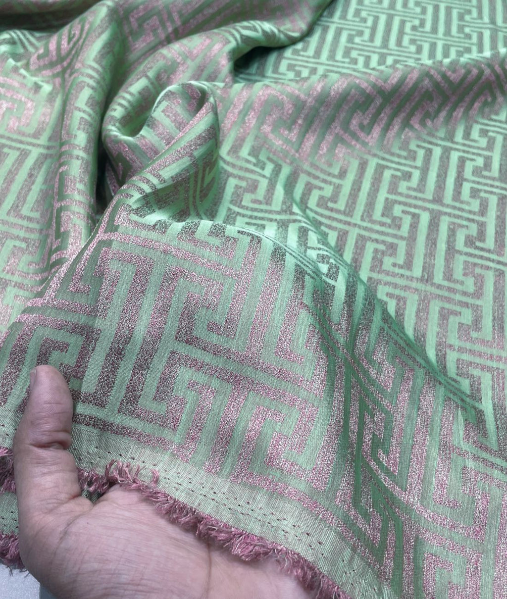 Anti Wrinkle Dual Shade Fabric