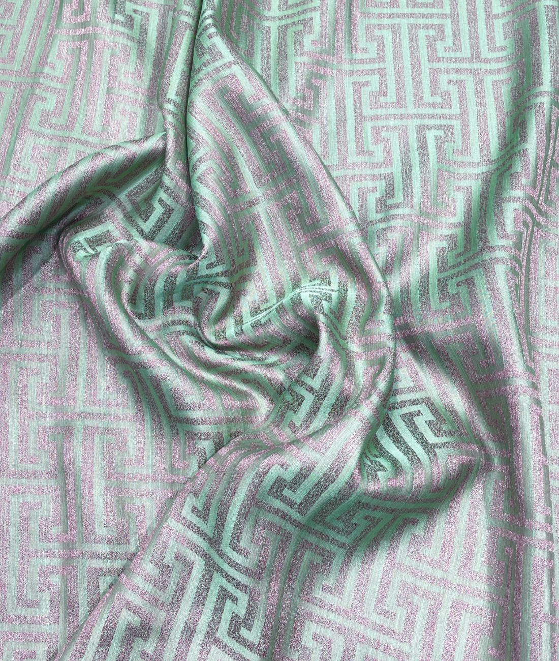 Anti Wrinkle Dual Shade Fabric