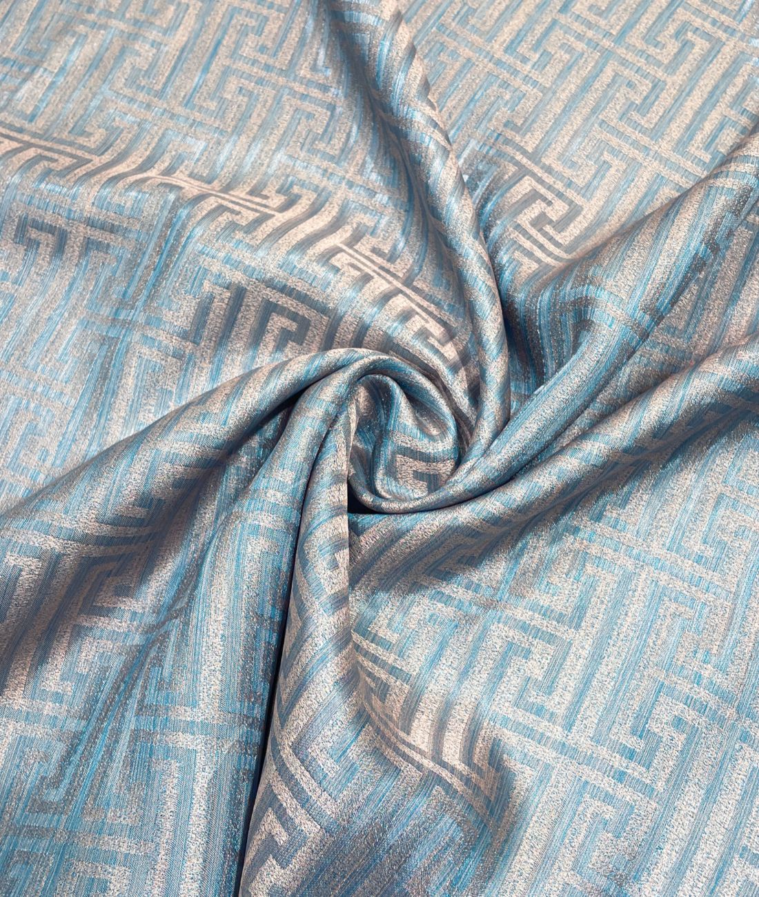 Anti Wrinkle Dual Shade Fabric